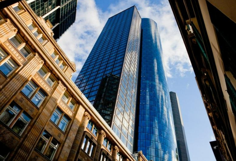 Neue Mainzer Straße 52-56, Main Tower executive offices