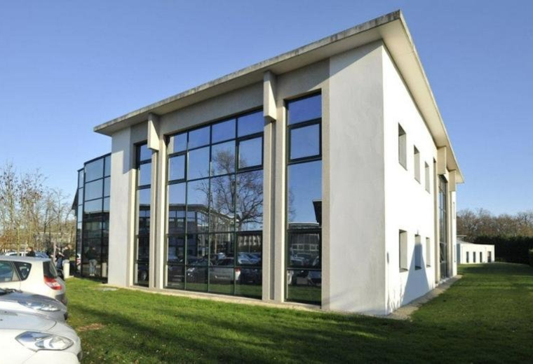 Executive office centres in central Nantes