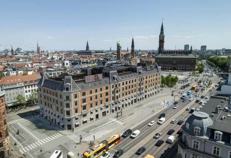 Interior of 2, Rådhuspladsen