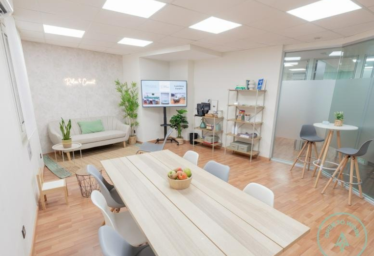 Open to Work, 32 Carrer de Foix, 1-6, Cambrils, Catalunya