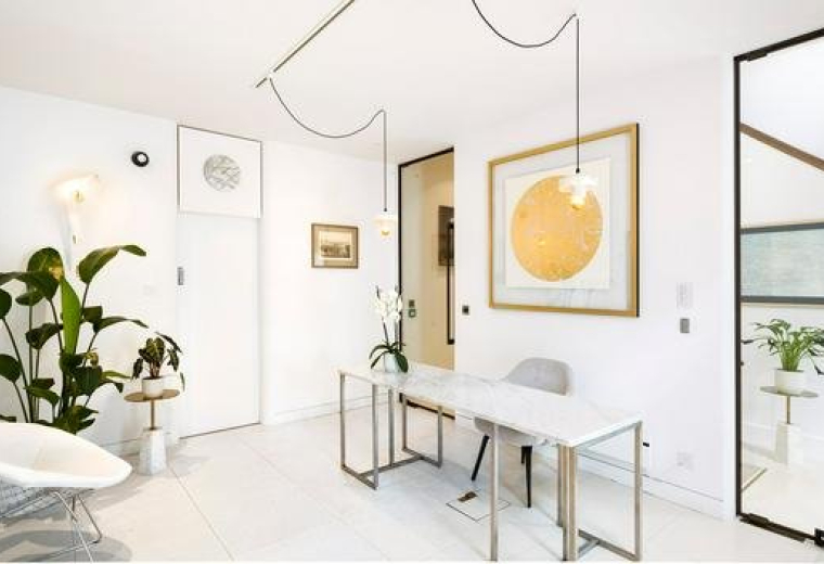 338 City Road, Central London, EC1V - with an eye-catching Art Deco exterior