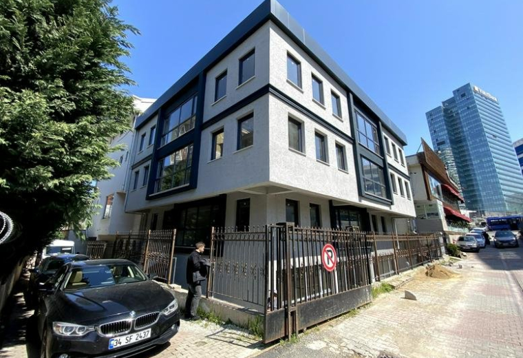 Exterior view of the multi-story building at 4, Umman Sokak, İNKILAP Mah.