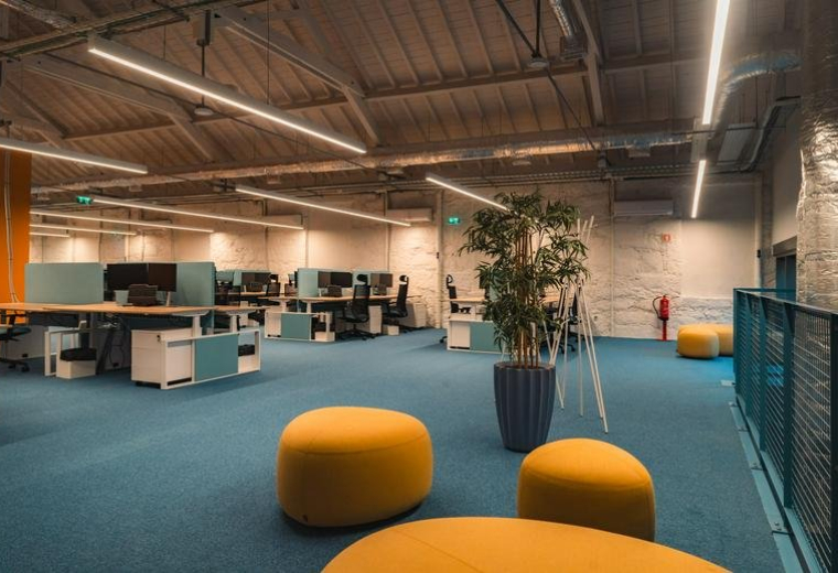 BUZ at La Movida, 584 Rua Brito e Cunha, Matosinhos