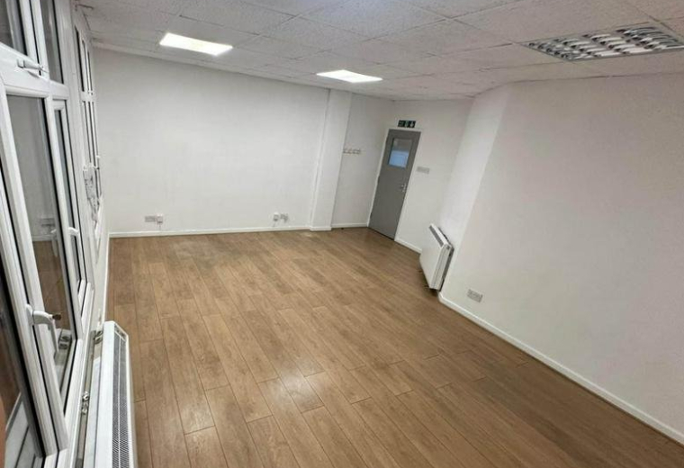 Executive office to hire in Enfield