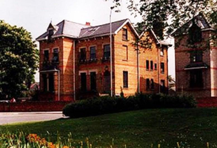 70-72 Alma Road, Windsor, Berkshire - 12 minutes from Heathrow airport