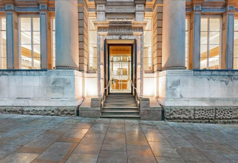 Exterior view of 82 King Street