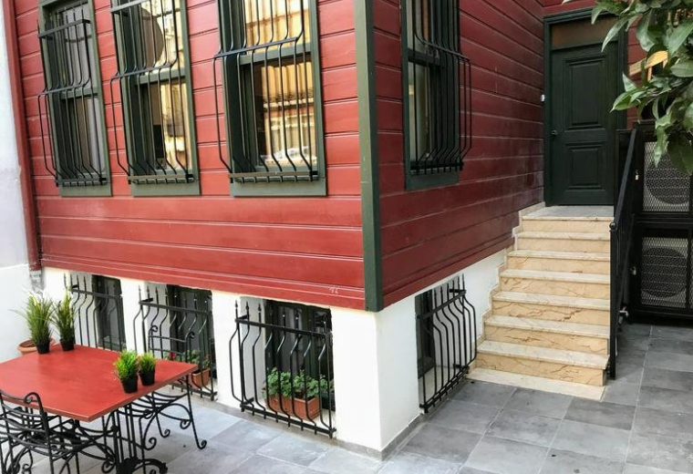 Exterior view of the red wooden building at 9, Selamet Sokak, Muratreis Mah. Selamet Sok. No: 9.