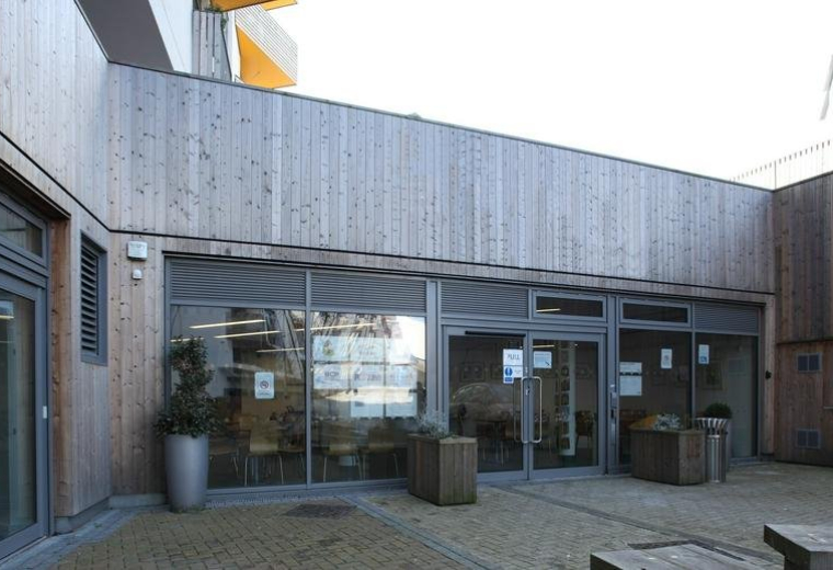 Brighton Junction, 1A Isetta Square, 35 New England Street, Brighton, BN1 4GQ