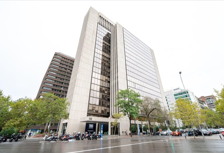 Exterior view of the towering stone and glass facade of the Cuzco IV building.