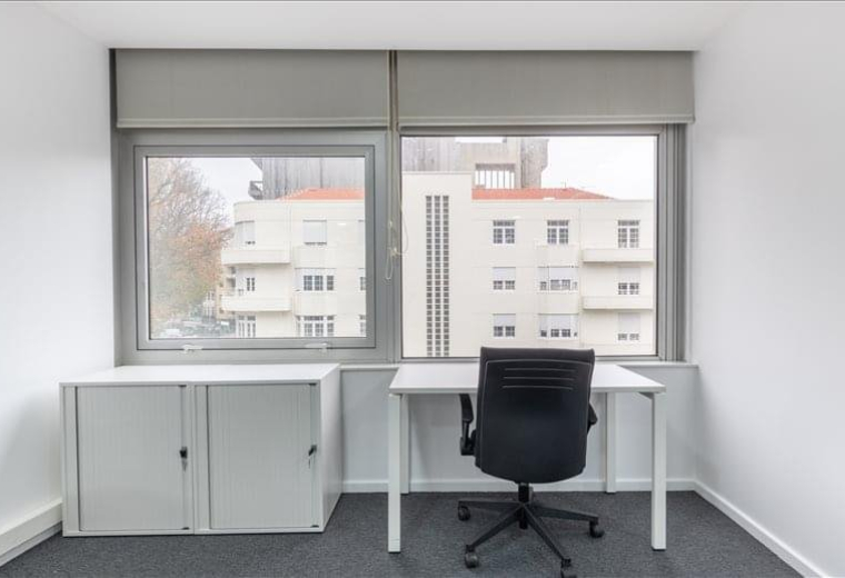 Edifício Brasília, Praça Mouzinho de Albuquerque, 113, 5º andar, Porto