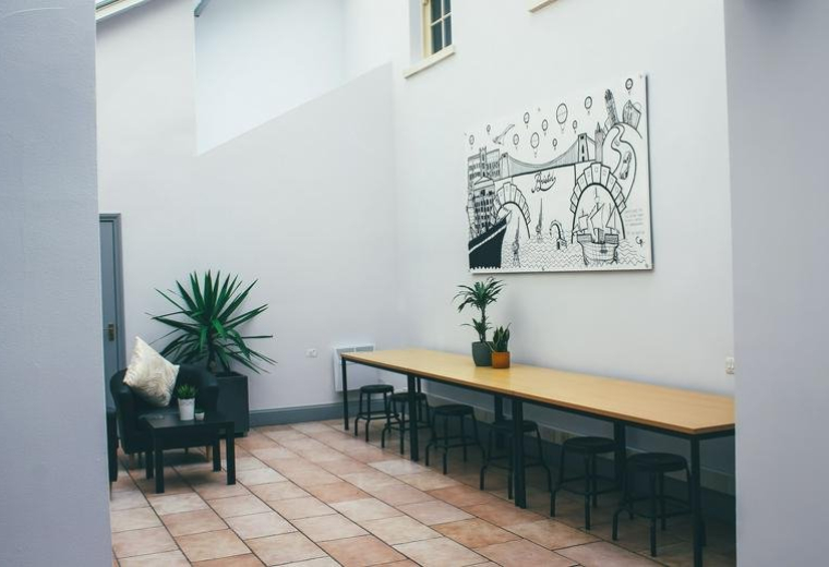 Serviced office to let in Bristol