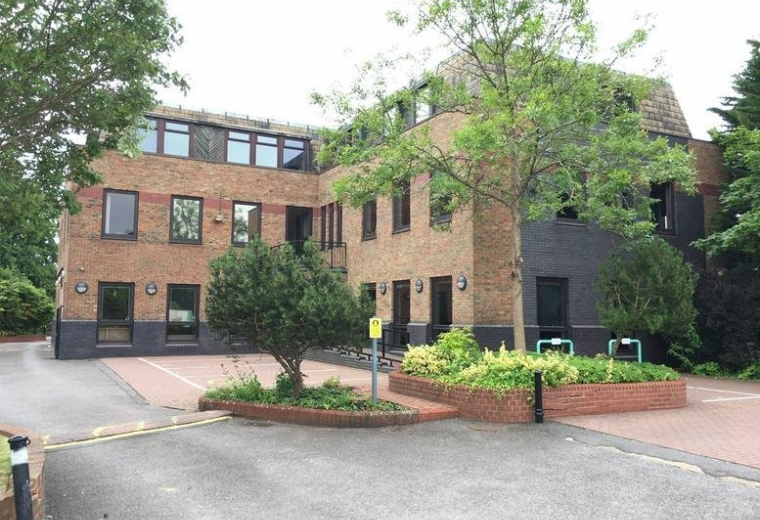 Serviced office centre to lease in Hook (Hampshire)