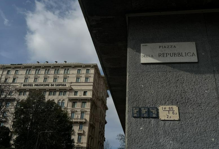 Offices at Piazza della Repubblica, 19