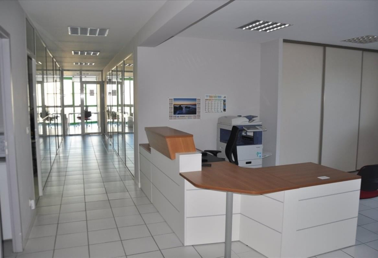 Puget sur Argens, Immeuble Center, Azur Rte des Vernèdes, Puget sur Argens, Var