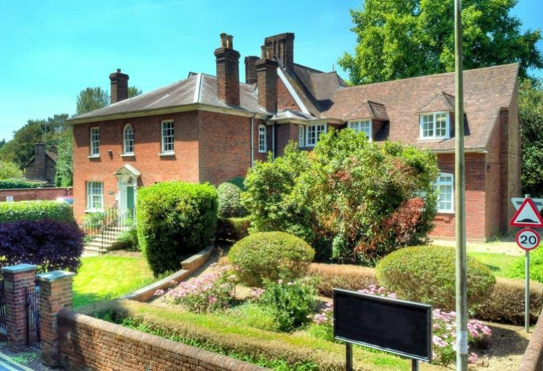 Rivers Lodge, West Common, Harpenden, Hertfordshire