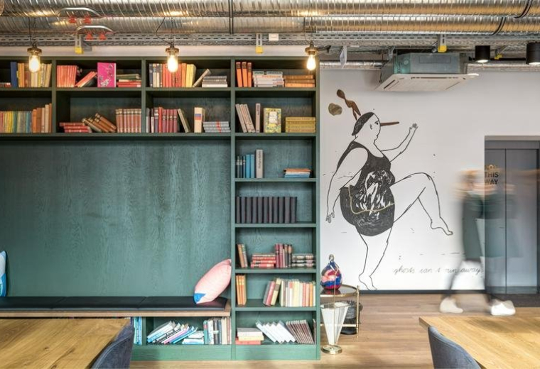 Interior of Viktualienmarkt 8