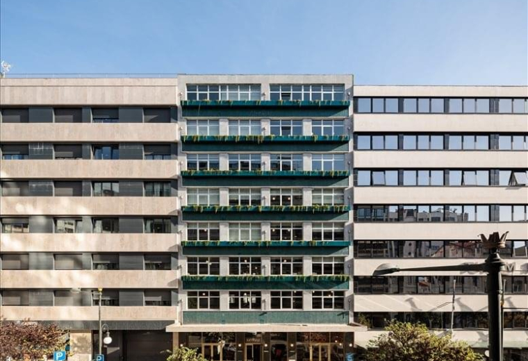 Exterior image of Rua Mouzinho da Silveira, 32