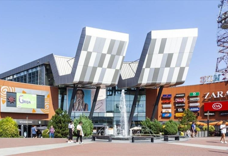 Sun Plaza Shopping Centre building, 391 Vacaresti Street, District 4, Bucharest