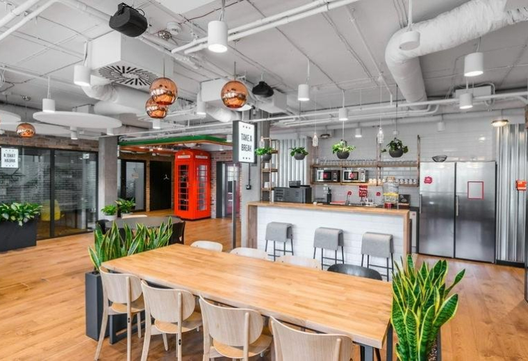 Tadeusza Czackiego 15/17, Warsaw