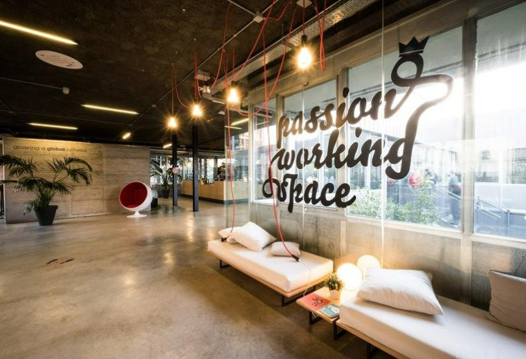 Serviced office to let in Milan