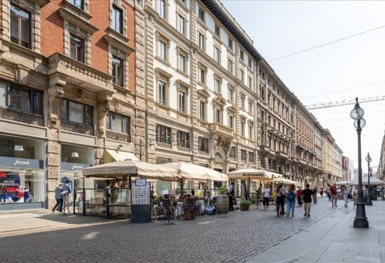 Via Dante 16 executive offices