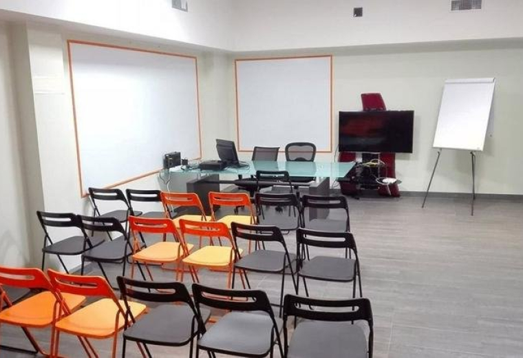 Serviced office to let in Milan