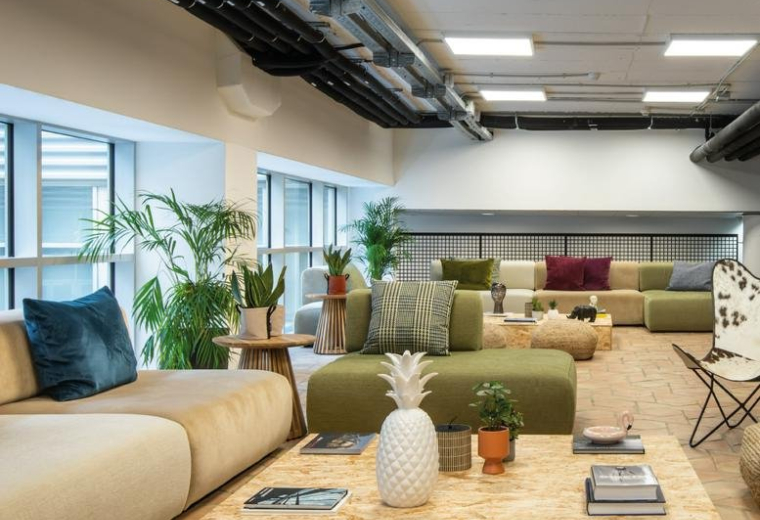 World Trade Center Almeda Park, Edificio 8, Planta Baja