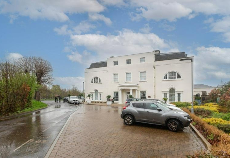 Wren Avenue, Uxbridge, England