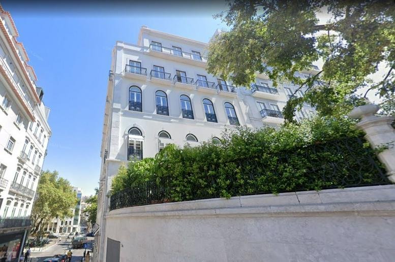 Exterior view of the historic white building with arched windows at 1, Praça da Alegria.