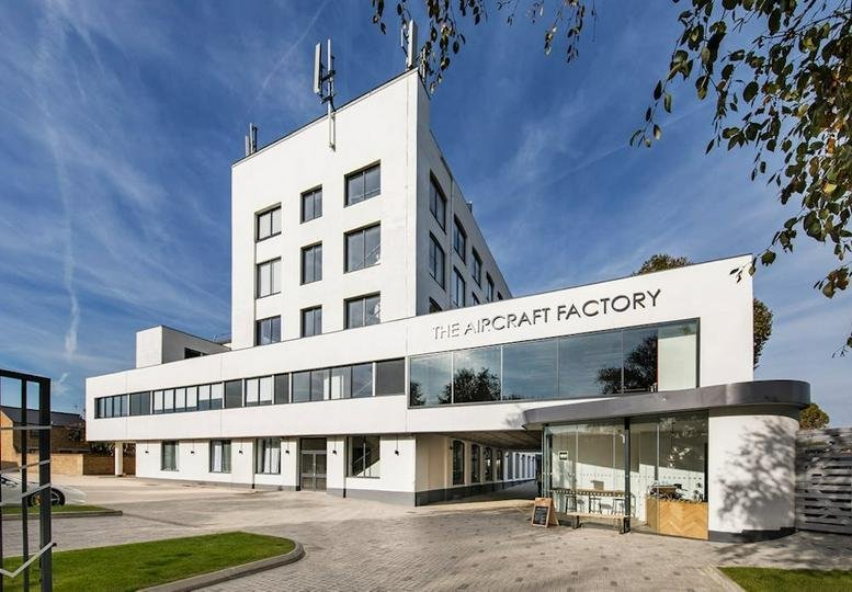 Exterior view of the white Art Deco building at 100, Cambridge Grove.