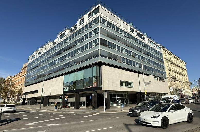 Exterior view of the modern glass-facade building at 2, Getreidemarkt.