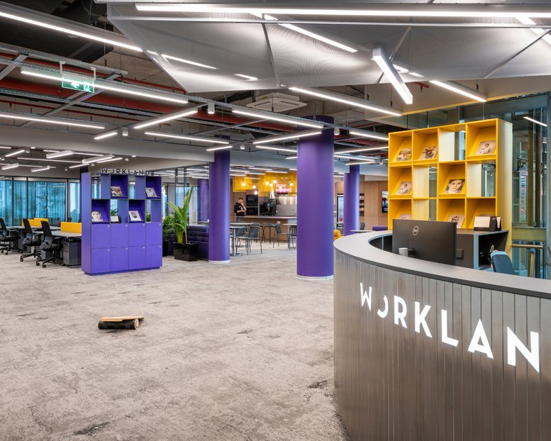 Exterior view of the glass-facade office building at 25, Lvivo gatvė.