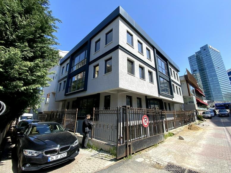 Exterior view of the multi-story building at 4, Umman Sokak, İNKILAP Mah.