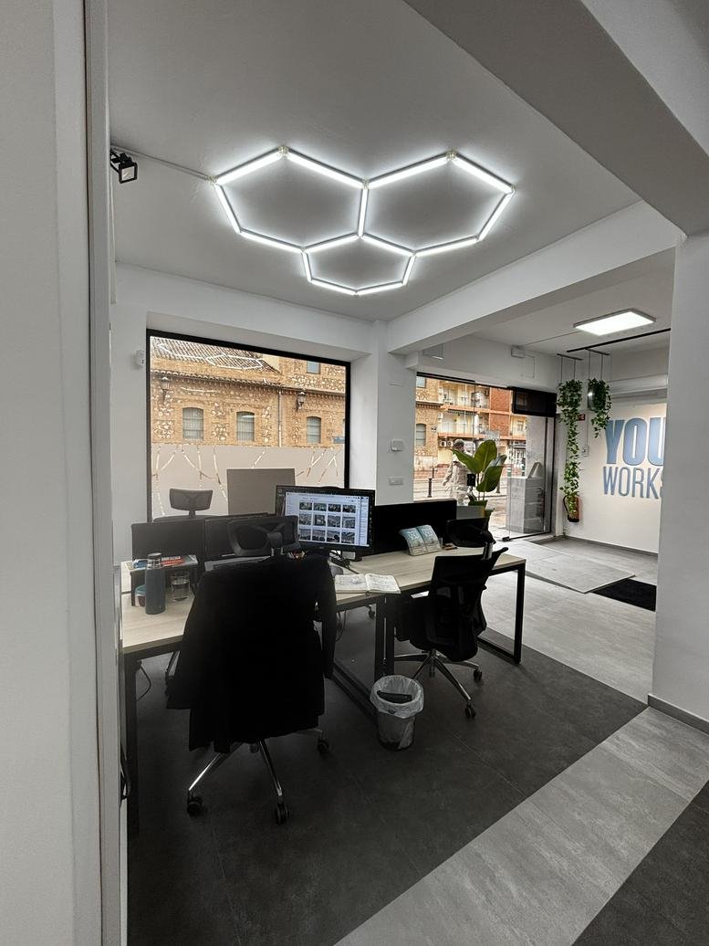 44, Carrer de Francesc Cubells office accommodations