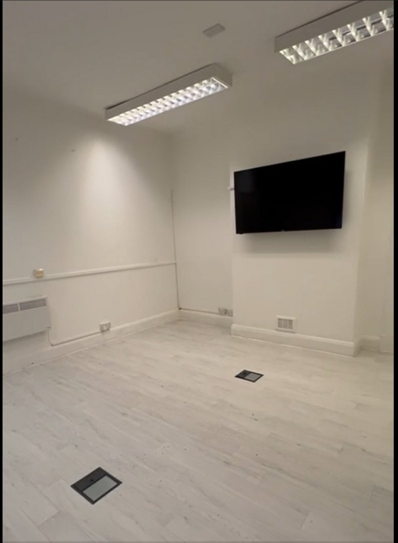 Meeting room at 515a, Mansfield Road with overhead lighting and a wall-mounted television.