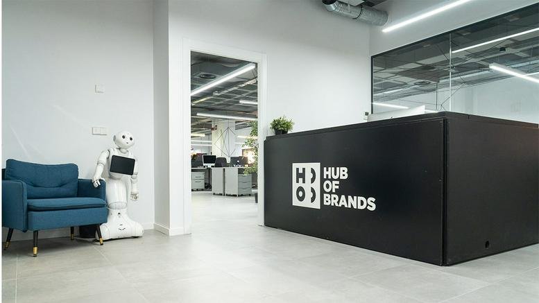 Modern reception area at 7, Calle de la Antracita featuring a black desk and humanoid robot.