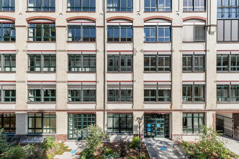 Exterior view of the office building at 70A, Warschauer Straße.