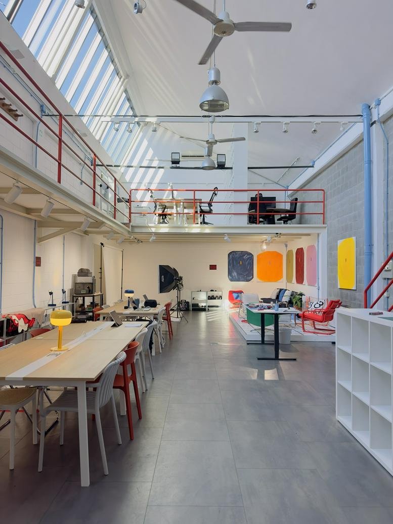 Spacious open-plan industrial workspace at 97, Via Savona,C8 with high ceilings and mezzanine level.