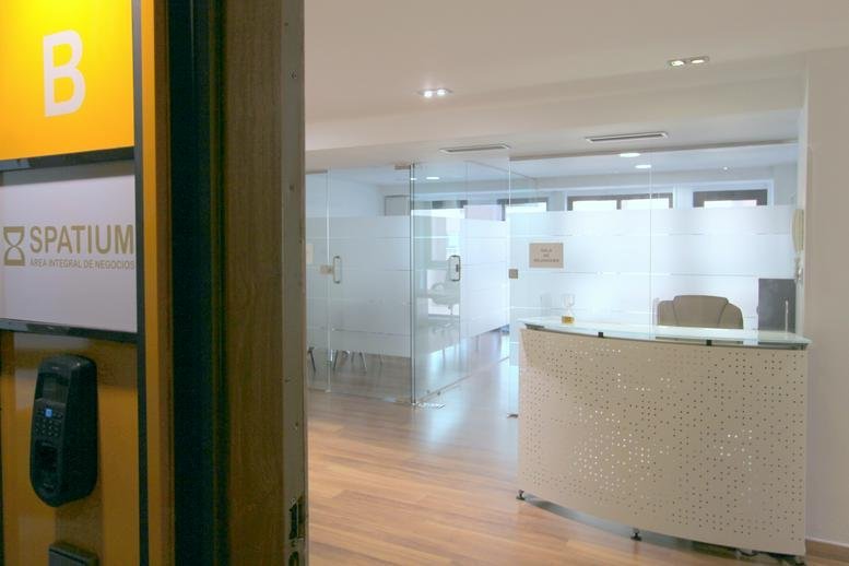Modern lobby entrance at Avenida Maisonnave with a branded sign and security access keypad.