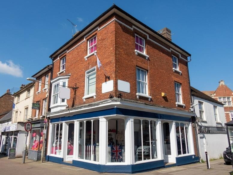 Exterior view of the red brick corner building at 25 Market Square, Market House, Leighton Buzzard.
