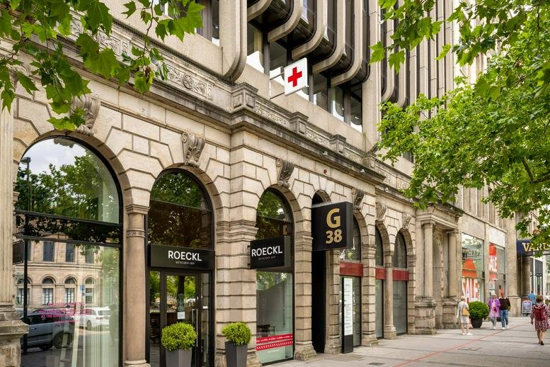 Exterior view of the historic stone building at 38, Georgstraße, Mitte, Hanover.