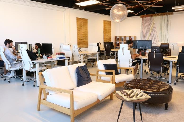 Spacious open-plan workspace at Praceta da Tabaqueira, Lote A, Loft I, 5º, Braço de Prata.