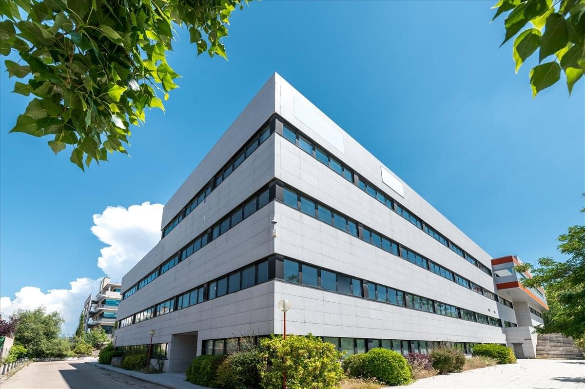 Exterior view of the modern, multi-story white stone office building at Gabriel Garcia Márquez 4.