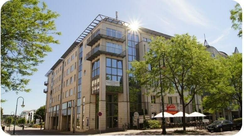 Exterior view of the modern stone and glass facade at Hegelstrasse 39.