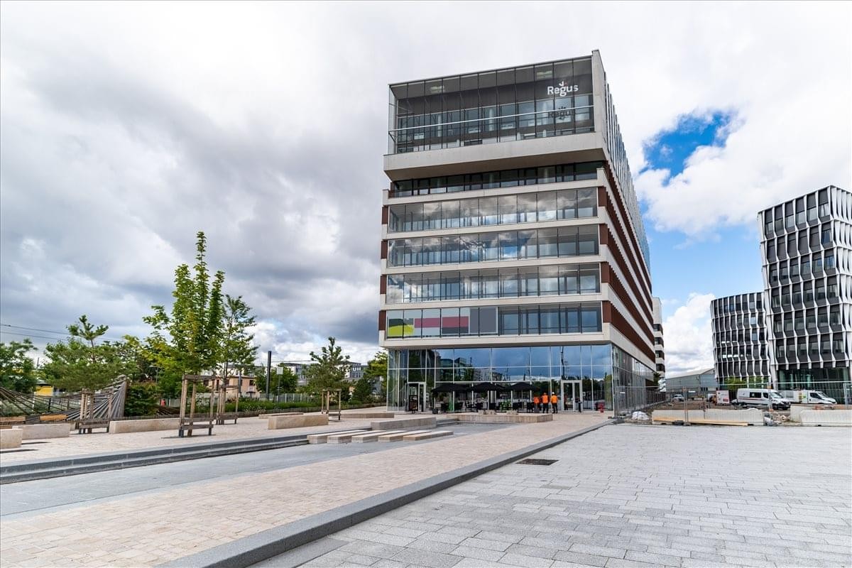 Modern multi-story exterior facade at 1, Esplanade Miriam Makeba, Villeurbanne.