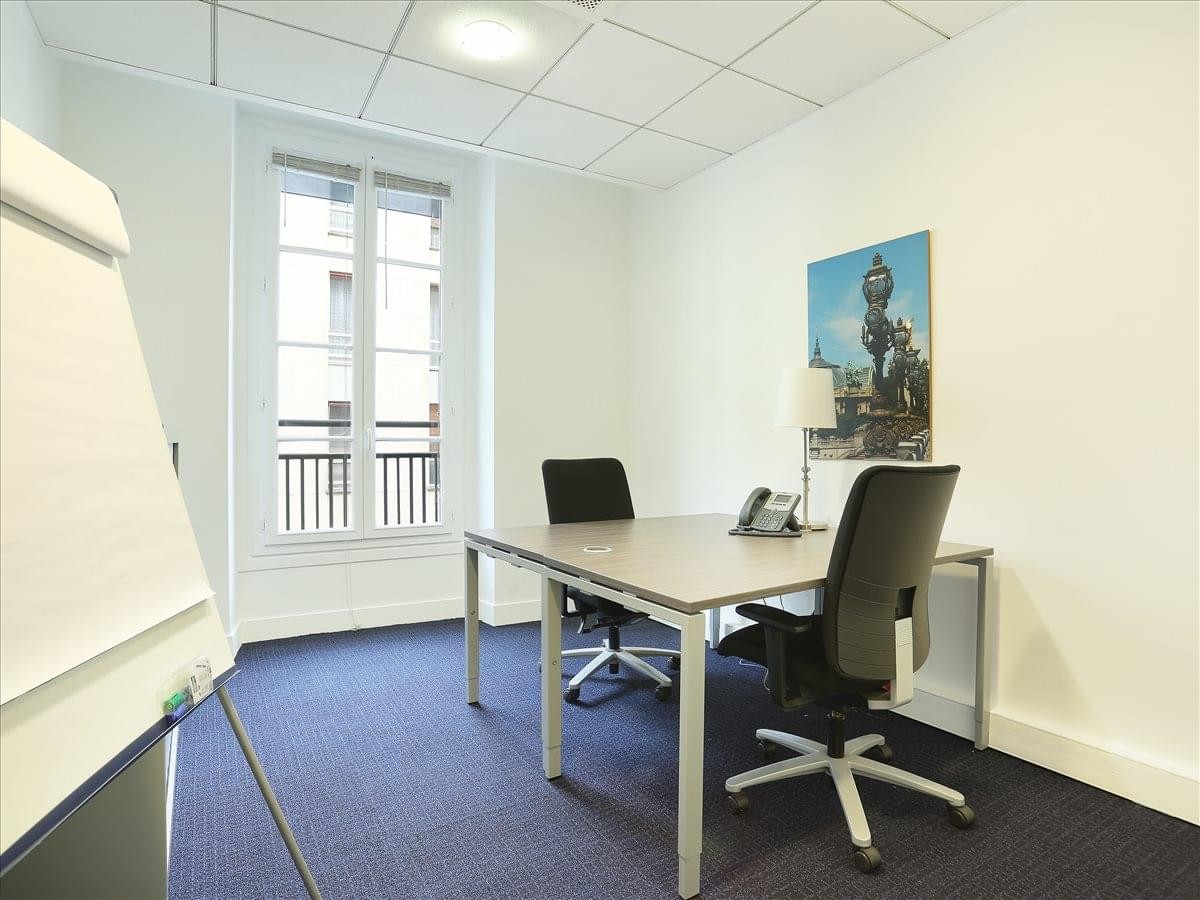 Exterior view of the building at 18 Rue Pasquier.