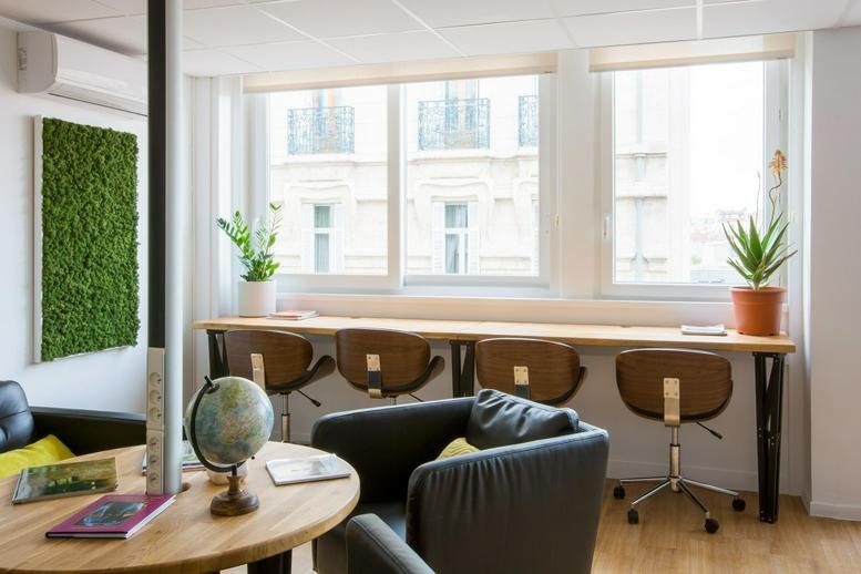 Lounge at 24 avenue du Prado featuring a moss wall, globe, and cozy armchairs.
