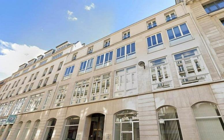 Exterior view of the historic stone building at 36 Rue de Saint-Pétersbourg, Paris.