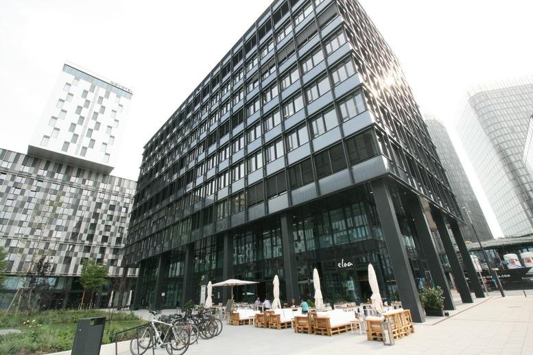 Modern dark-facade exterior of the building at Gertrude Fröhlich-Sandner Str. 3 / Karl-Popper Str. 2.
