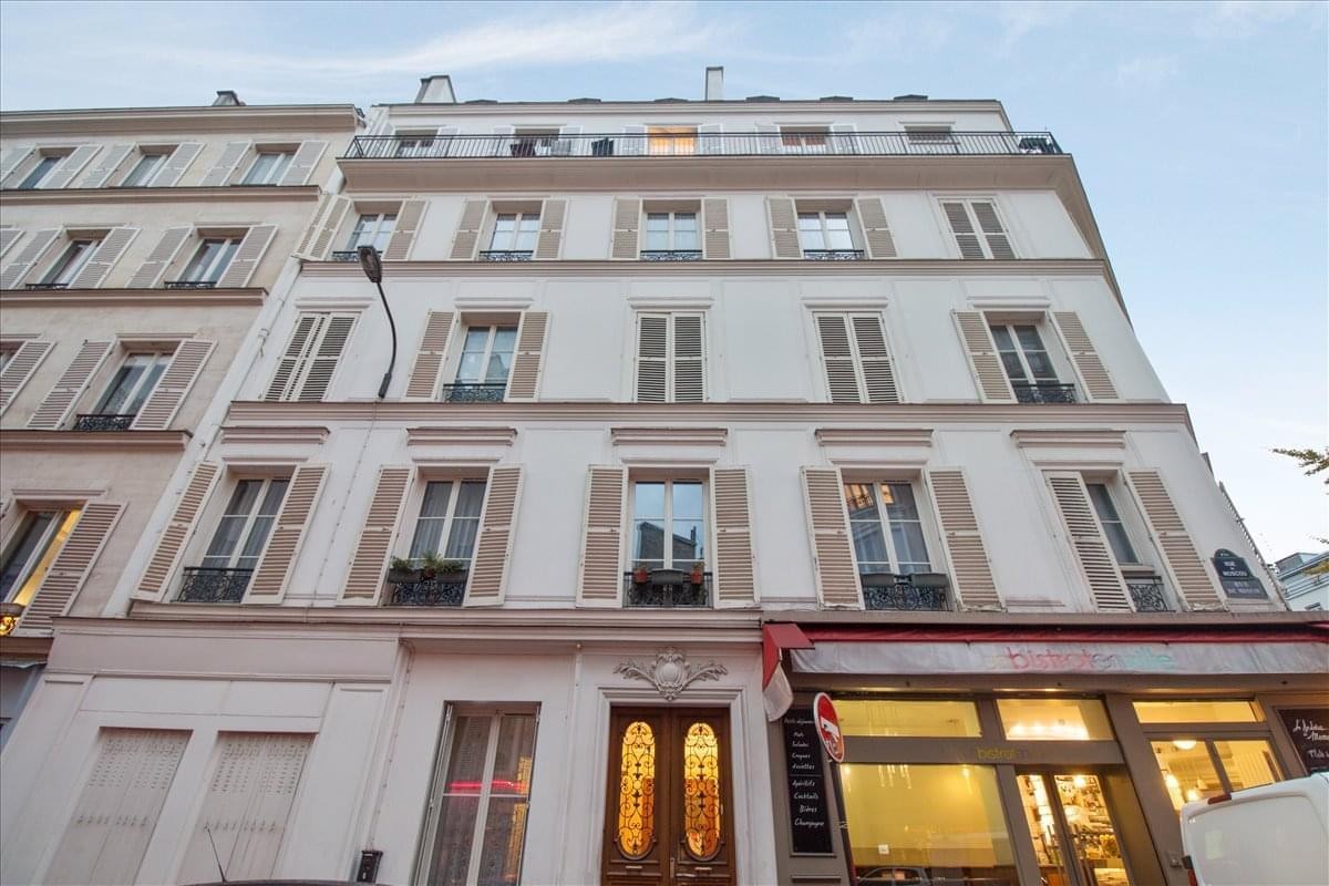 Exterior view of the traditional Haussmann-style building at 11 bis rue de Moscou, Paris.